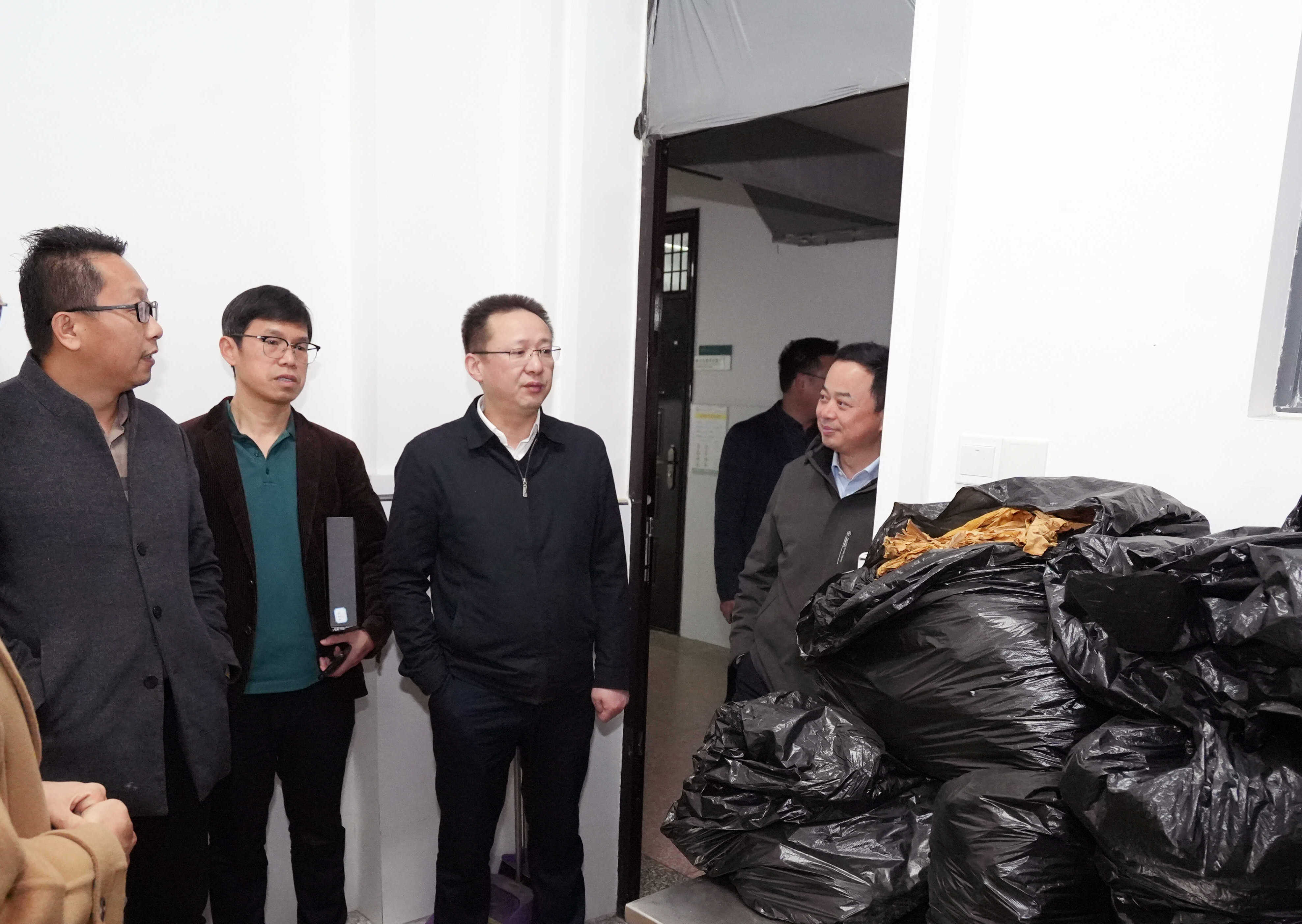 校领导带队开展安全生产大检查(兰勇书记).jpg bevictor伟德官网